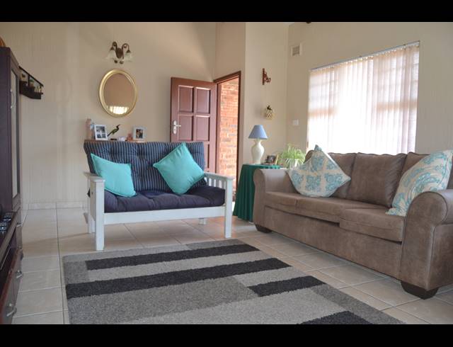 3 BEDROOM TOWNHOUSE FOR SALE IN SCOTTBURGH CENTRAL